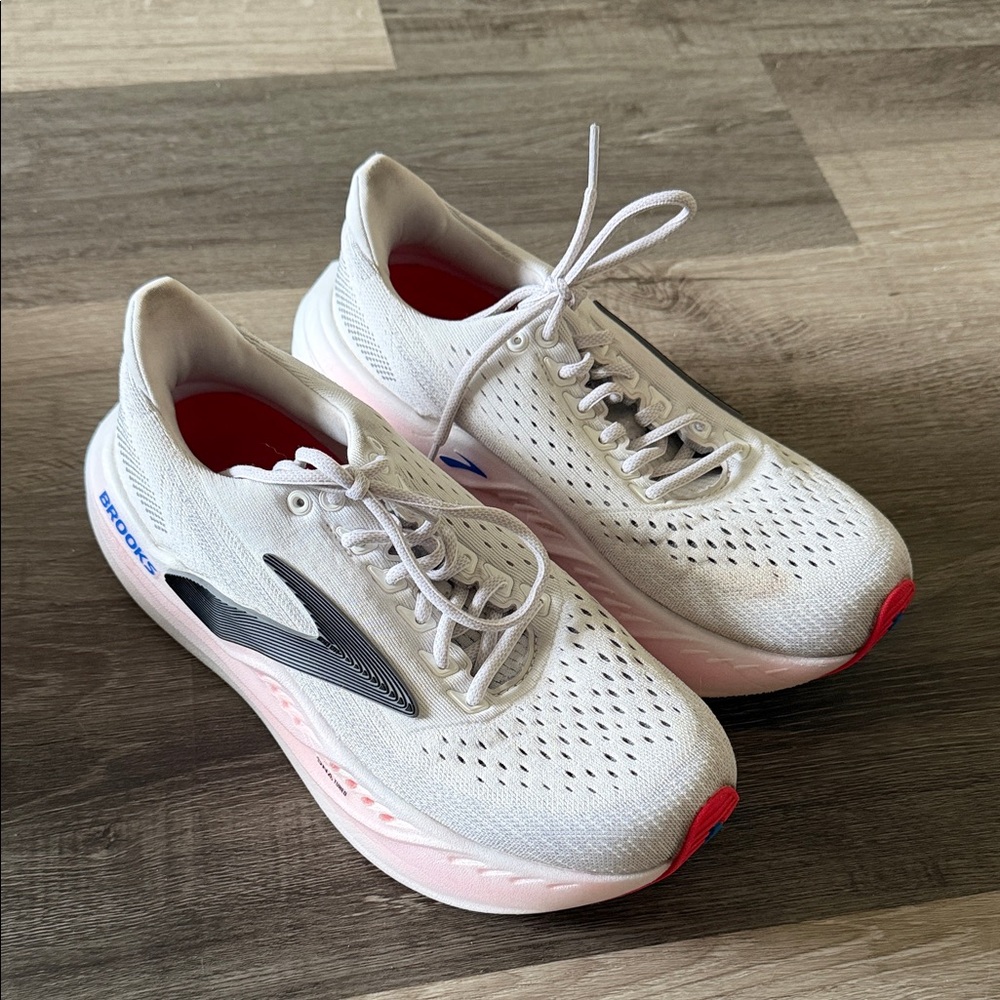 Brooks Glycerin Max Women's size 9 white and Pink Athletic Shoes